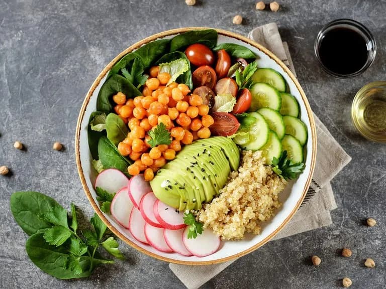 Jakie surówki dla cukrzyka pomogą w stabilizacji poziomu cukru?