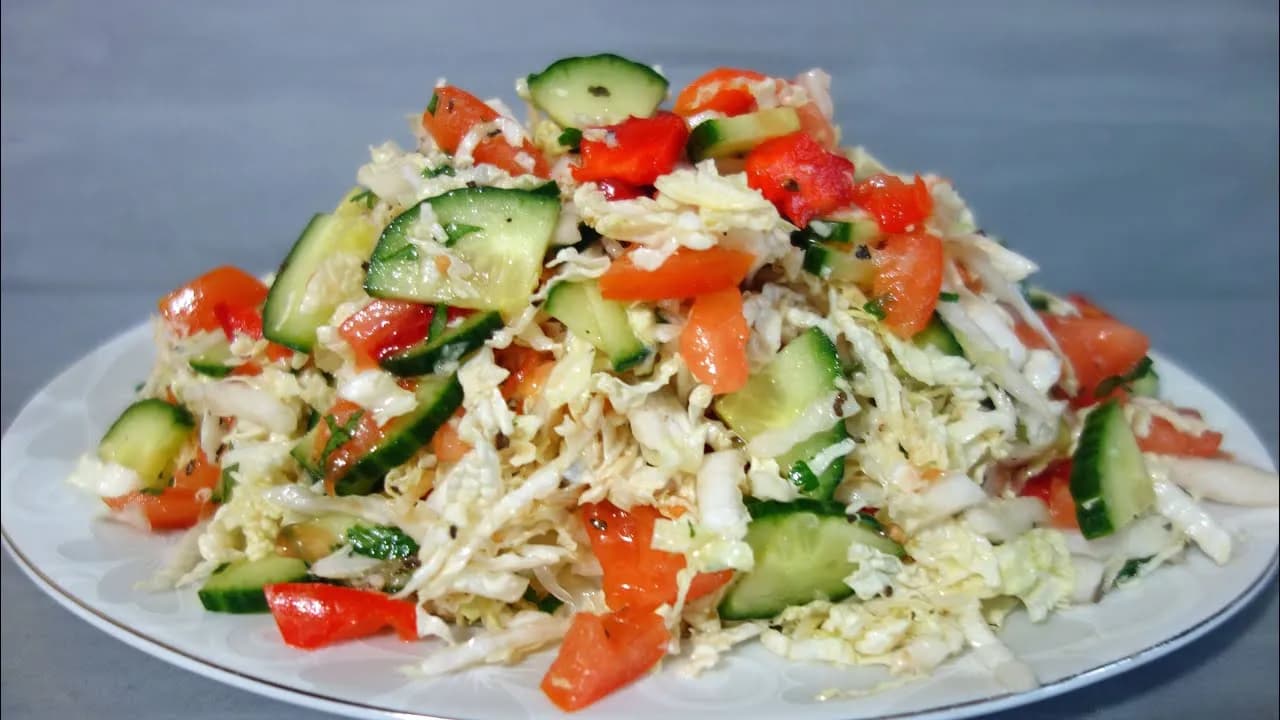 Jak doprawić surówkę z kapusty pekińskiej, aby zachwycić smakiem