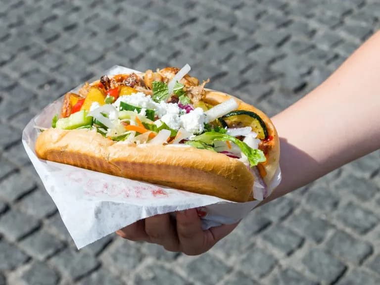 Ile kalorii ma kebab na talerzu? Zaskakujące różnice w kaloryczności