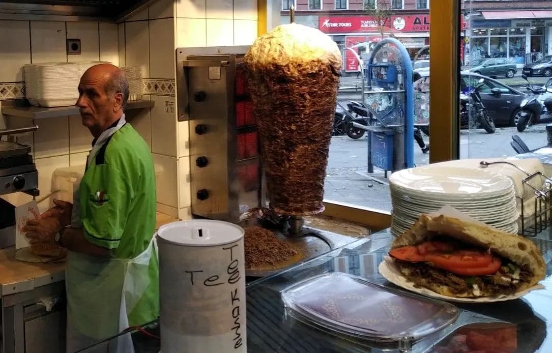 Co to kraftowy kebab? Poznaj jego wyjątkowe cechy i smak