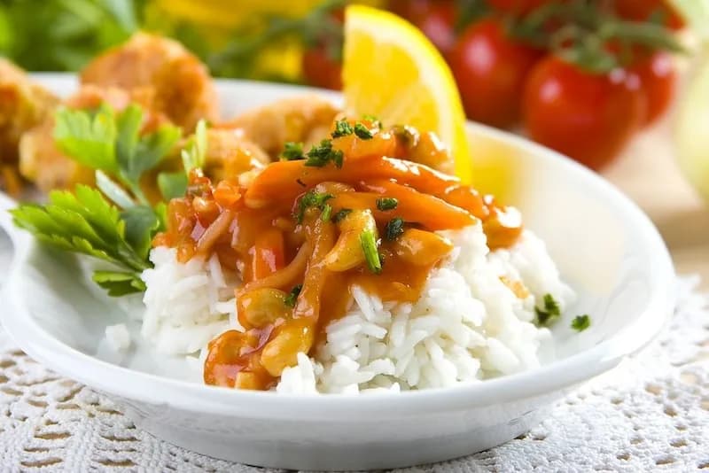 Jaki sos do ryżu z warzywami? Odkryj najlepsze przepisy i smaki