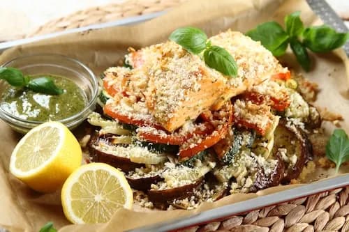 Jaki sos do sałatki z łososiem? Odkryj najlepsze połączenia smakowe