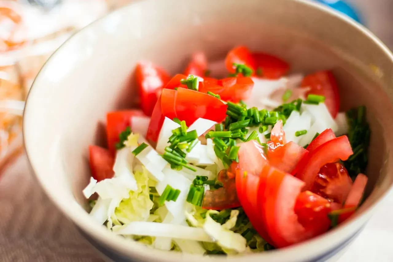 Jakie surówki pasują do fileta z kurczaka? Odkryj najlepsze propozycje