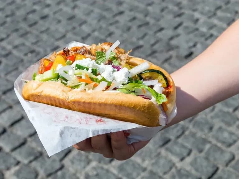 Ile kalorii ma kebab box z frytkami? Zaskakujące fakty o kaloriach