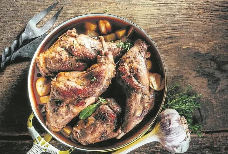 Jakie przyprawy do królika, aby wydobyć jego delikatny smak?