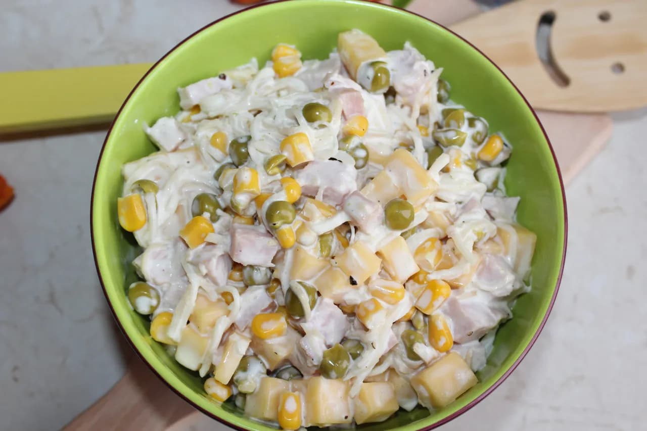 Szybka sałatka z selera konserwowego, która zachwyci Twoich gości