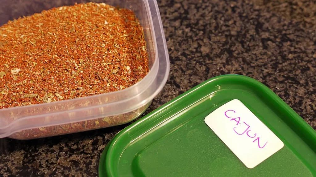 Jak zastąpić przyprawę cajun i uzyskać podobny smak w potrawach