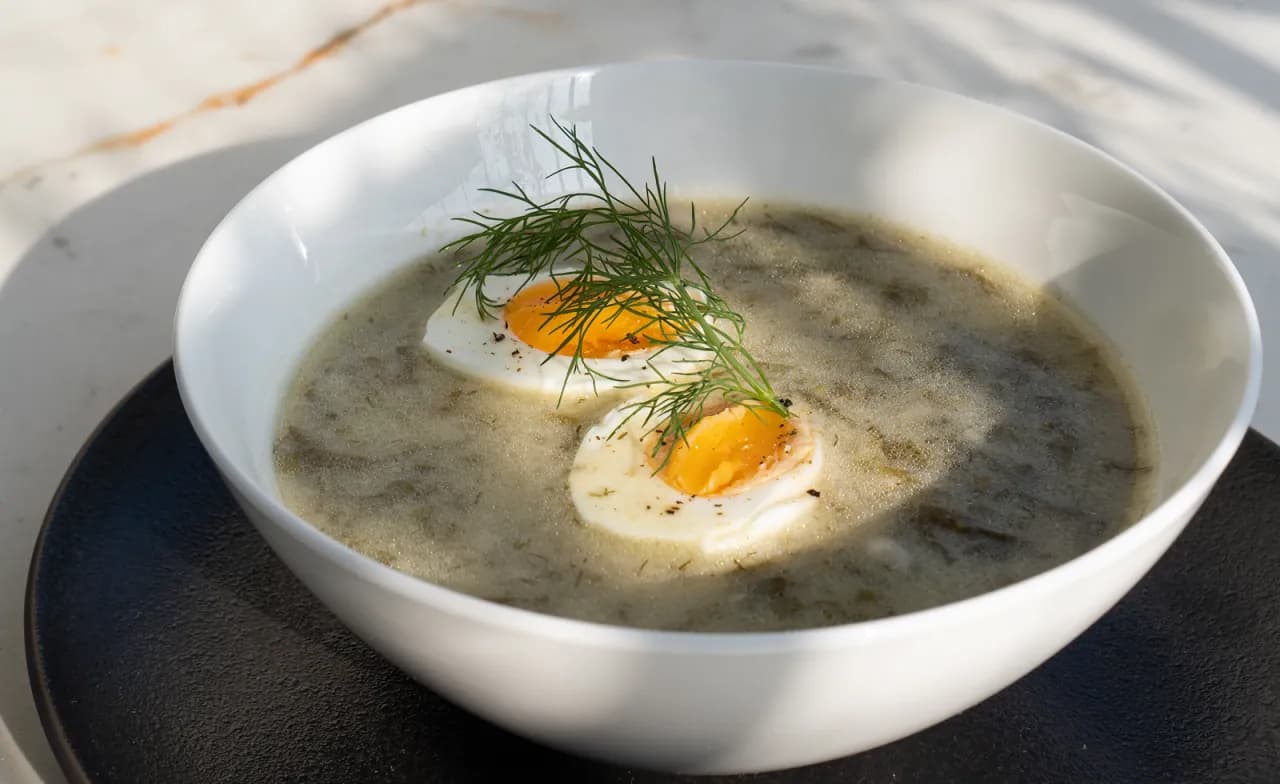 Jakie przyprawy do zupy szczawiowej, by wydobyć jej smak i aromat?