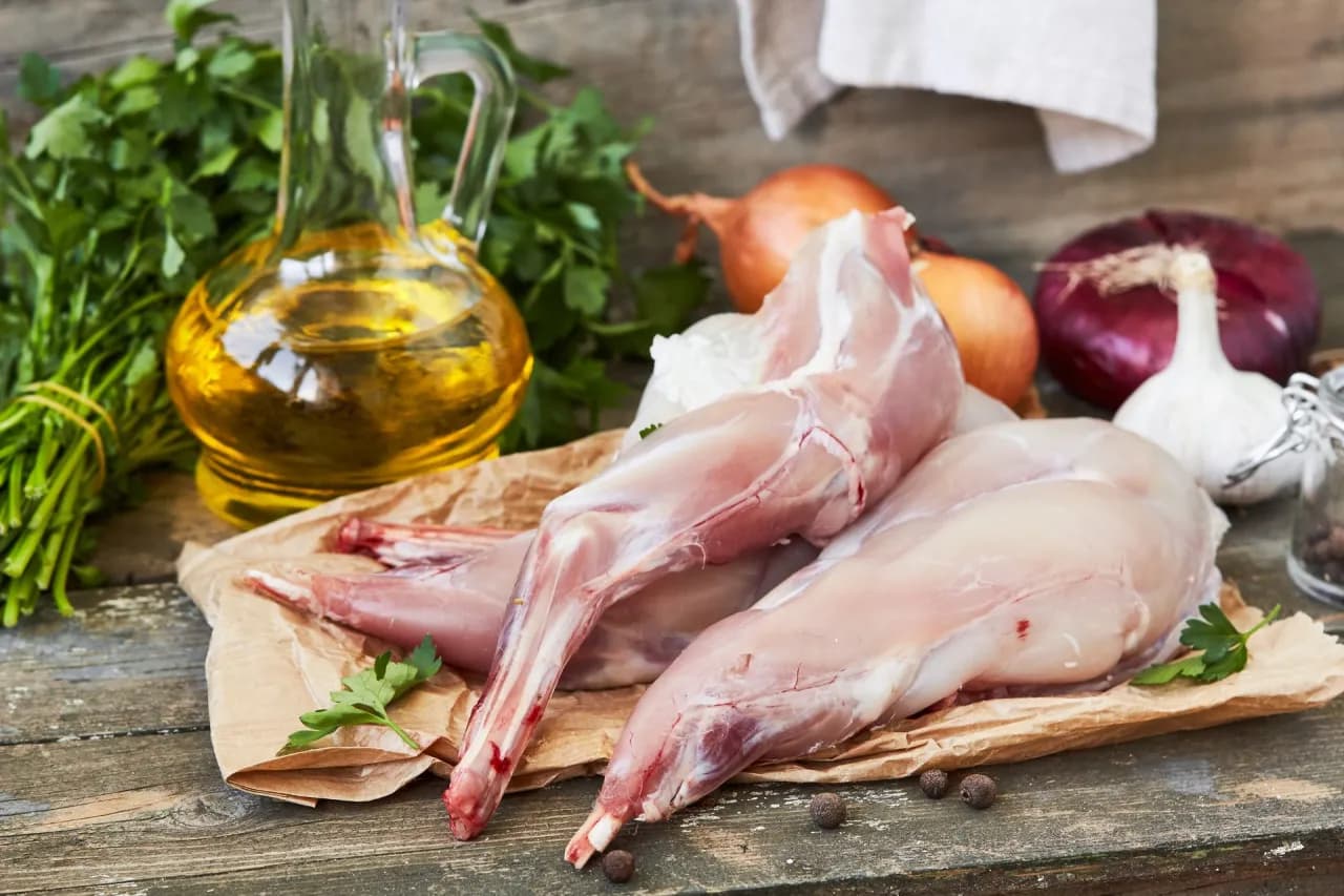 Jakie surówki do królika? Odkryj idealne dodatki do mięsa