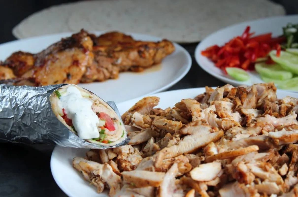 Co można zrobić z mięsa kebab? Pyszne przepisy, które zaskoczą smakami