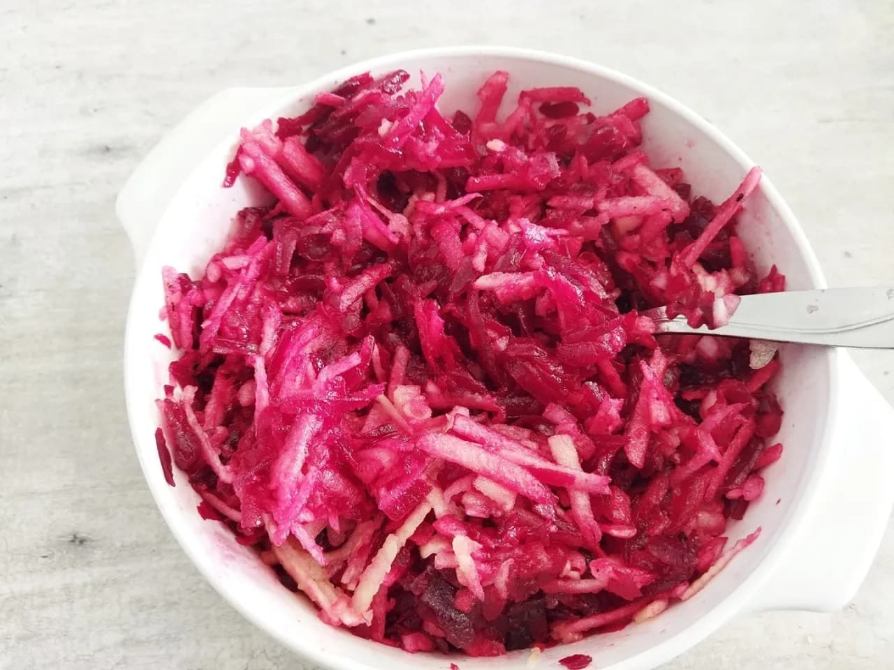 Jak zrobić surówkę z buraków - prosty przepis na zdrowy dodatek