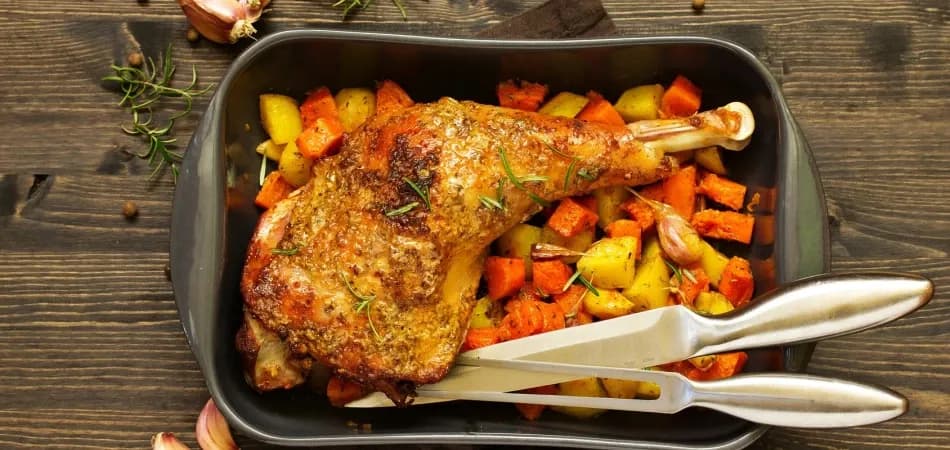 Jakie surówki do udźca z indyka? Sprawdź najlepsze propozycje!