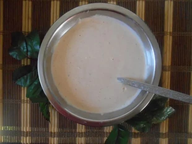 Jak zrobić sos z jogurtu naturalnego do mięsa, który zachwyci smakiem