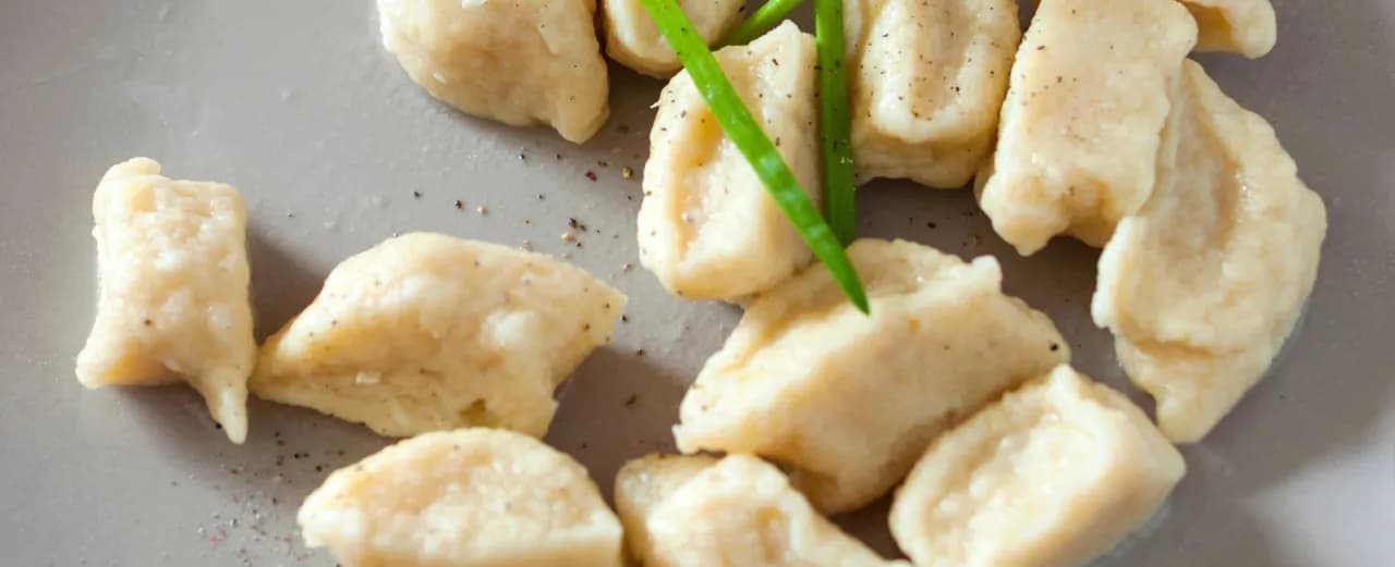 Kopytka z jakim sosem? Odkryj najlepsze połączenia smakowe