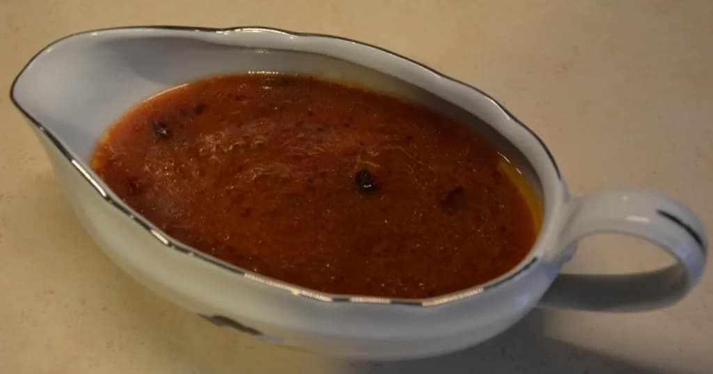 Jak zrobić sos żurawinowy z konfitury w 10 minut na święta