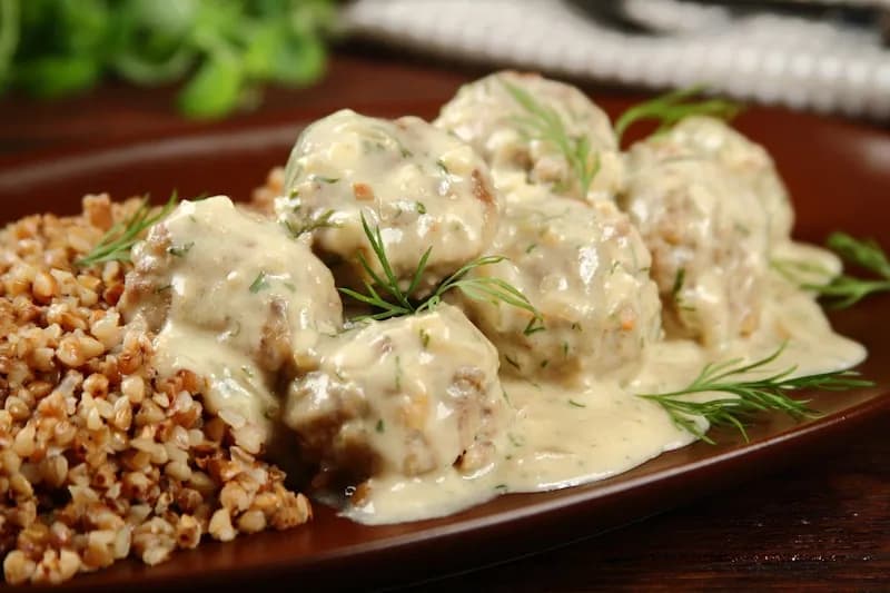 Z czym podawać pulpety w sosie koperkowym, aby zachwycić gości