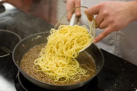 Jak zrobić sos do spaghetti z mięsem mielonym, aby zachwycić smakiem